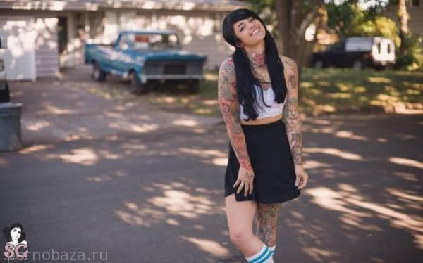 Милая девушка под псевдонимом Radeo из Suicide Girls