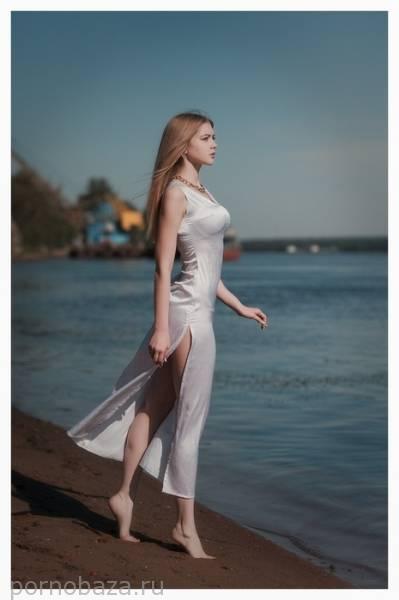 Подборка девушек в легких платьицах (47 фото)