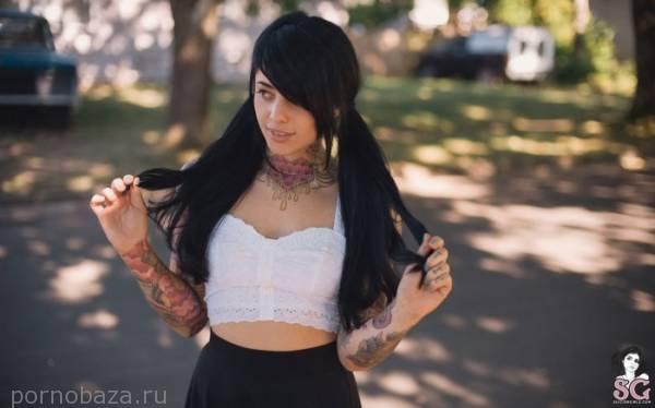 Милая девушка под псевдонимом Radeo из Suicide Girls