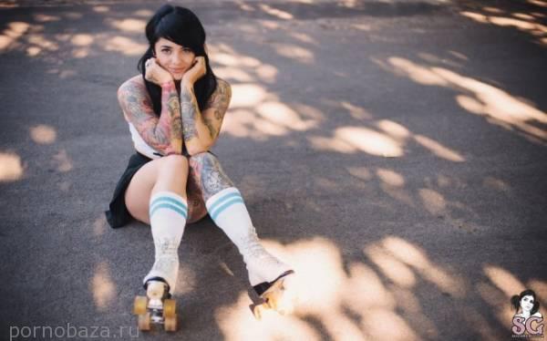 Милая девушка под псевдонимом Radeo из Suicide Girls