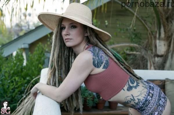 Неформатная красотока Damsel из Suicide Girls