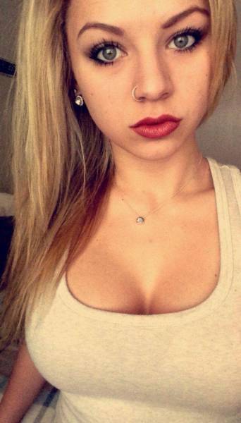 Селфи девушек (35 фото)