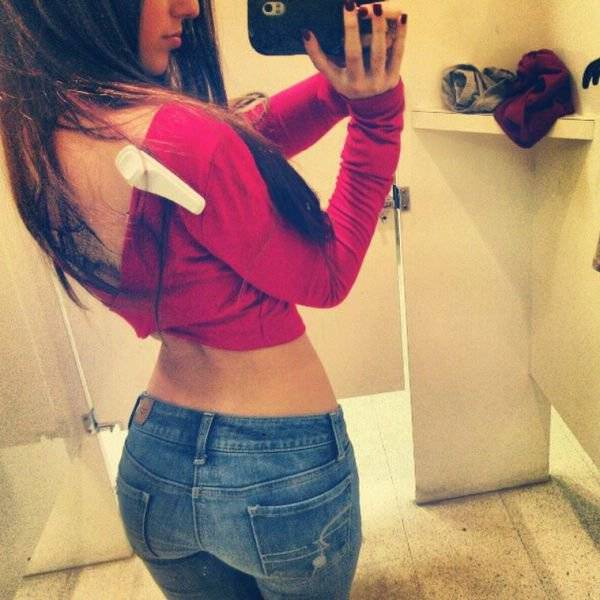 Девушки в джинсах (24 фото)