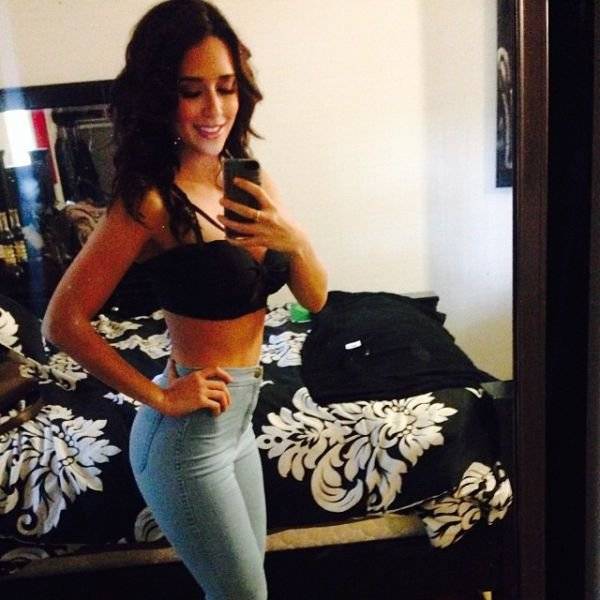 Девушки в джинсах (24 фото)