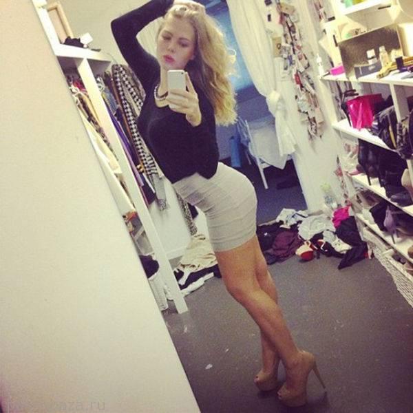 Девушки в обтягивающих платьях (50 фото)