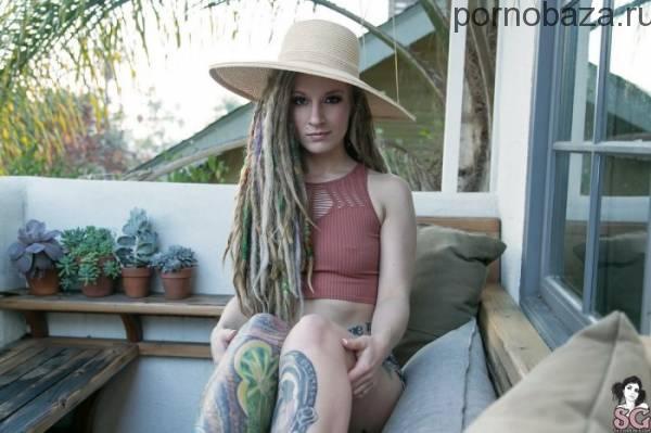 Неформатная красотока Damsel из Suicide Girls