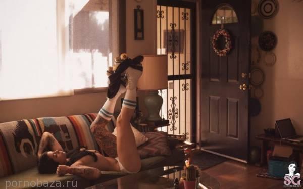 Милая девушка под псевдонимом Radeo из Suicide Girls