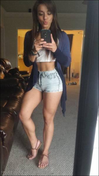 СЕКСУАЛЬНЫЕ ДЕВУШКИ В КОРОТКИХ ШОРТИКАХ. ЧАСТЬ 2