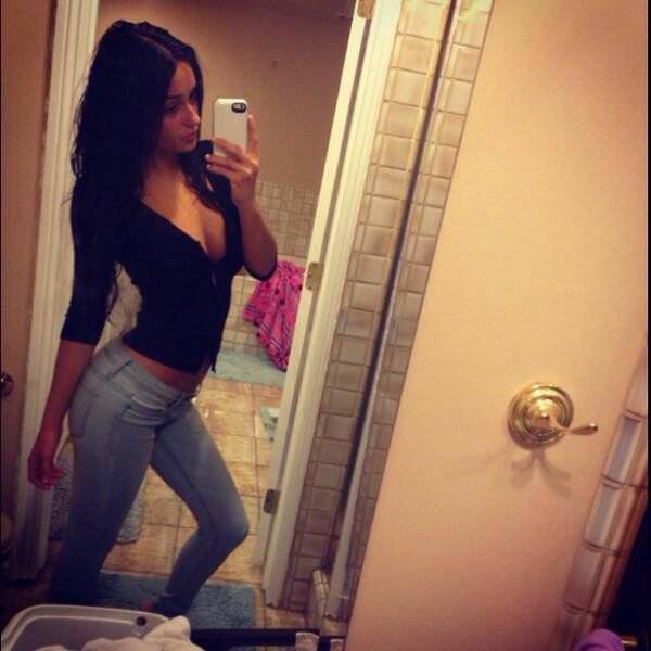 Девушки в джинсах (24 фото)