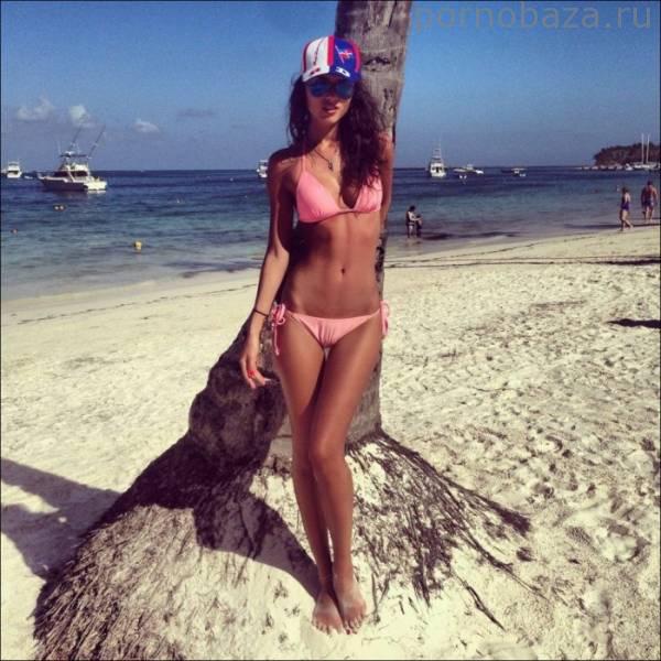 Девушки в бикини (33 фото)