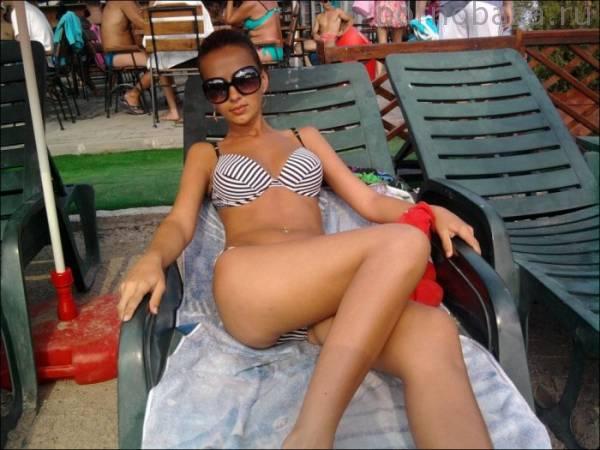 Девушки в бикини (33 фото)
