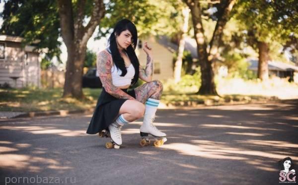 Милая девушка под псевдонимом Radeo из Suicide Girls