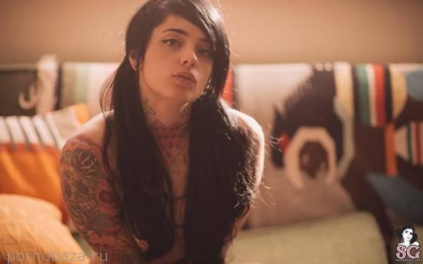 Милая девушка под псевдонимом Radeo из Suicide Girls