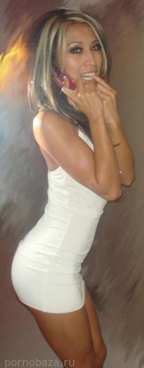 Девушки в обтягивающих платьях (50 фото)