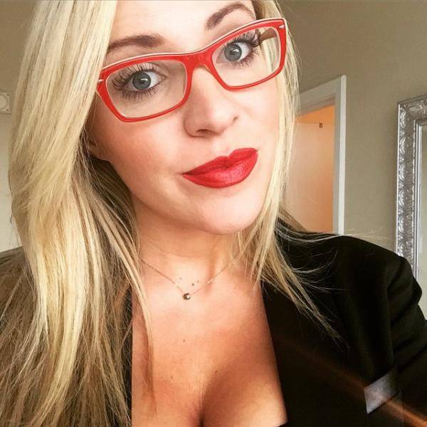 Селфи девушек (35 фото)