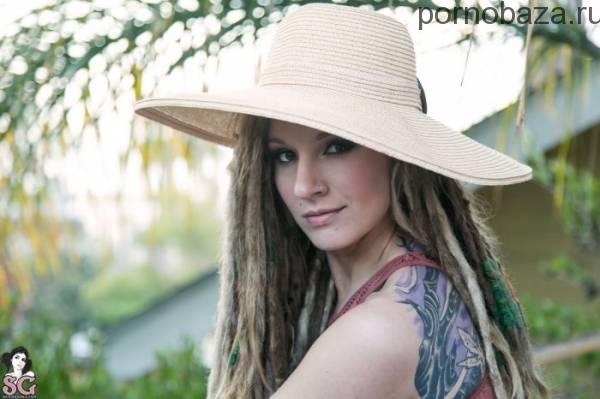 Неформатная красотока Damsel из Suicide Girls