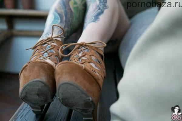 Неформатная красотока Damsel из Suicide Girls