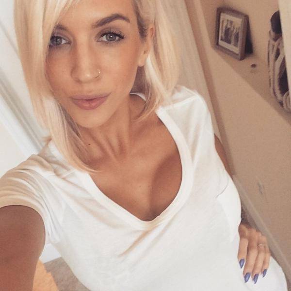 Селфи девушек (35 фото)