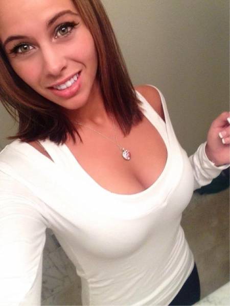 Селфи девушек (35 фото)