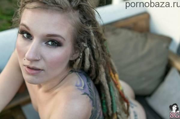 Неформатная красотока Damsel из Suicide Girls