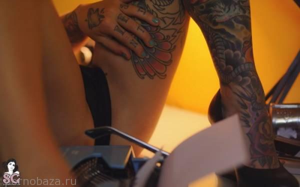 Красотка Radeo из Suicide Girls