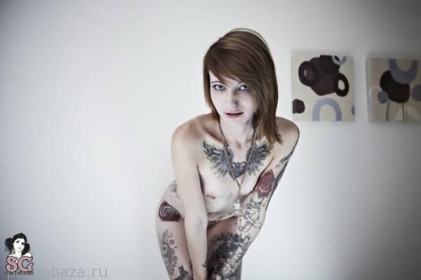 Симпатичная девушка под псевдонимом Lockhart из Suicide Girls