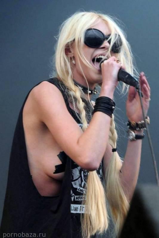 Солистка группы The Pretty Reckless в откровенном наряде