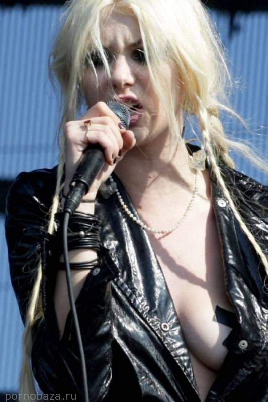 Солистка группы The Pretty Reckless в откровенном наряде