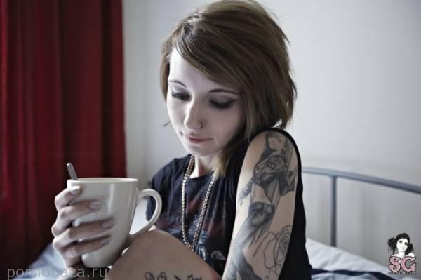 Симпатичная девушка под псевдонимом Lockhart из Suicide Girls