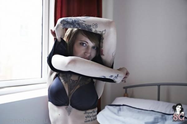 Симпатичная девушка под псевдонимом Lockhart из Suicide Girls