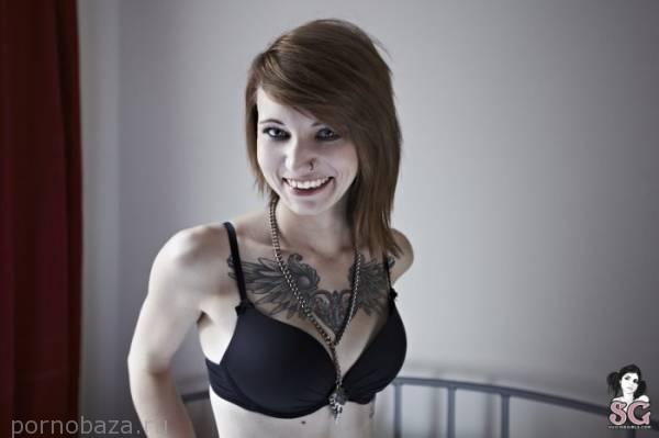 Симпатичная девушка под псевдонимом Lockhart из Suicide Girls