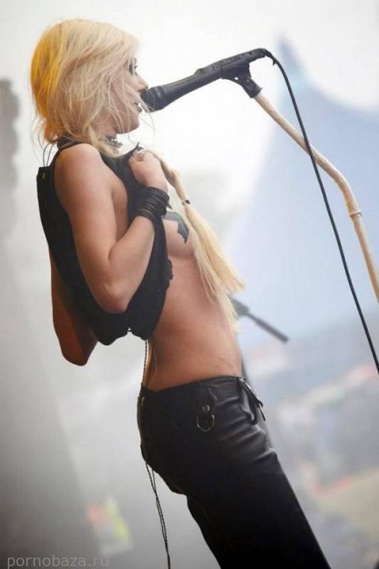 Солистка группы The Pretty Reckless в откровенном наряде