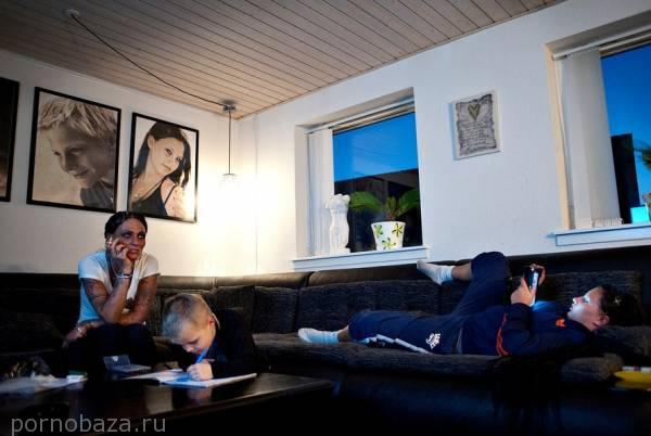 Бонни в законе. 15 фото датской проститутки дома и на работе
