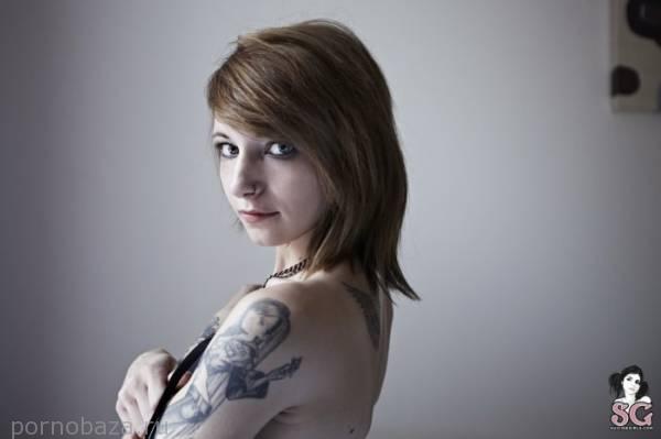 Симпатичная девушка под псевдонимом Lockhart из Suicide Girls