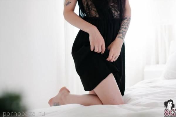 Сексуальная девушка Arwen из Suicide Girls