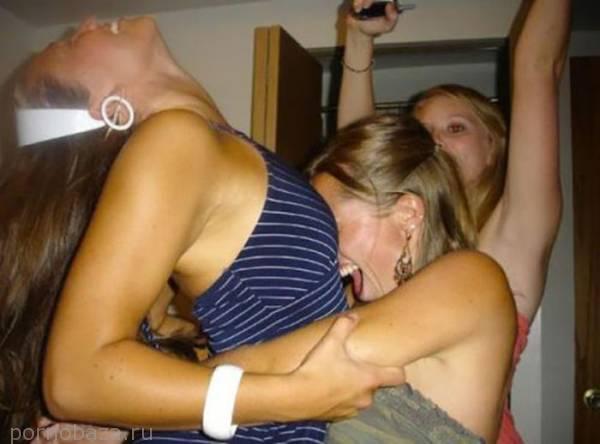 Девушки отрываются на вечеринках (46 фото)