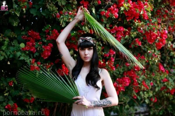 Сексуальная девушка Arwen из Suicide Girls