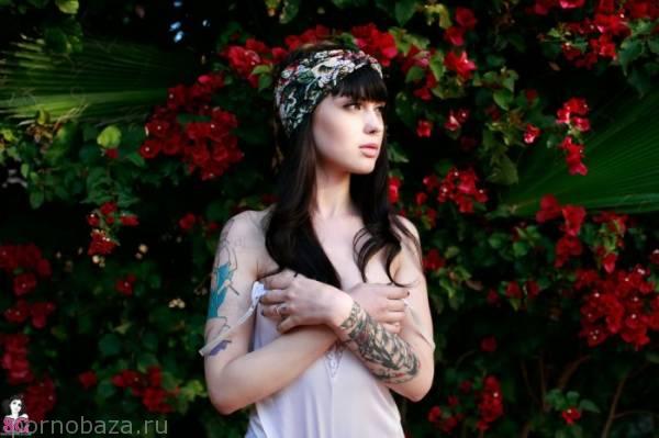 Сексуальная девушка Arwen из Suicide Girls
