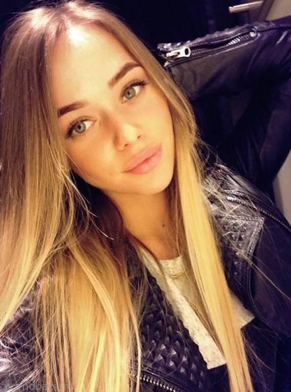 Селфи девушек (31 фото)