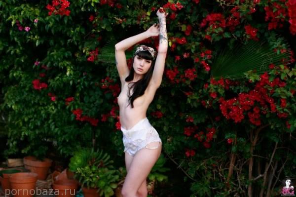 Сексуальная девушка Arwen из Suicide Girls