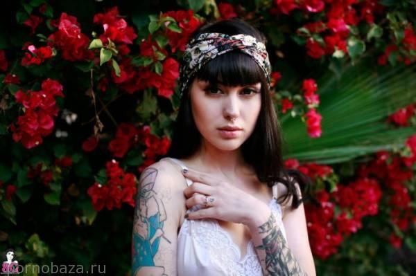 Сексуальная девушка Arwen из Suicide Girls