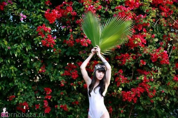 Сексуальная девушка Arwen из Suicide Girls