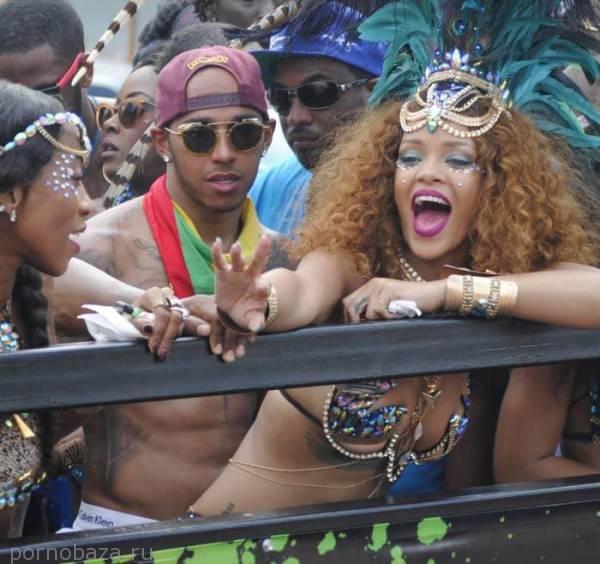 Тверк от полуобнаженной Рианны, ставшей королевой карнавала на Барбадосе