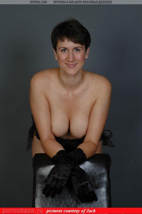 Фото голой мамочки в секси костюме